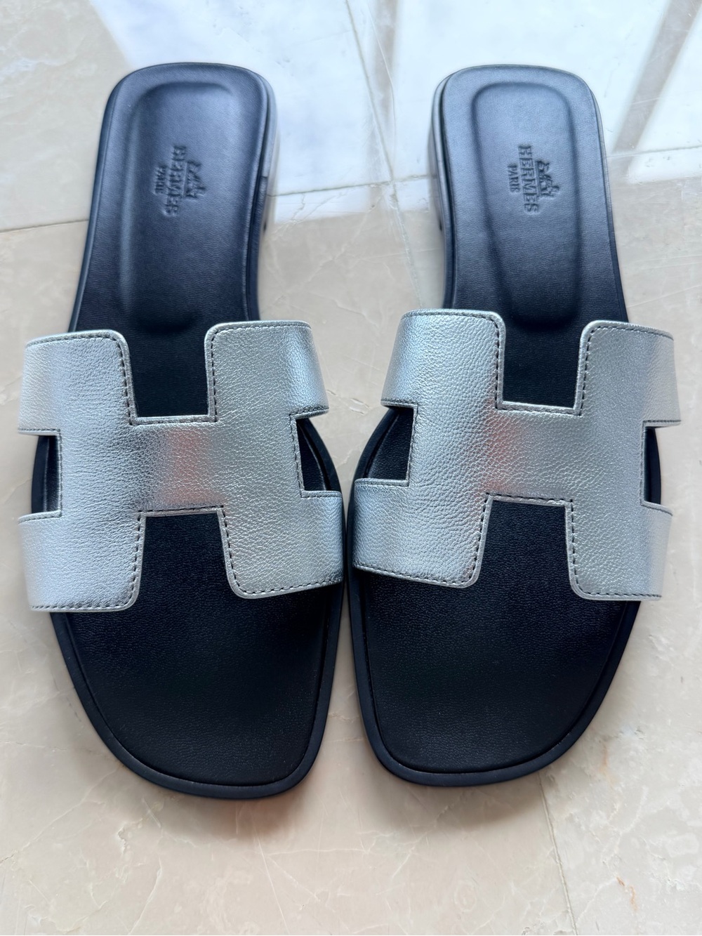 BNIB HERMES ORAN SANDALS Size 40, slides silver metallic goatskin leather. - Picture 5 of 13